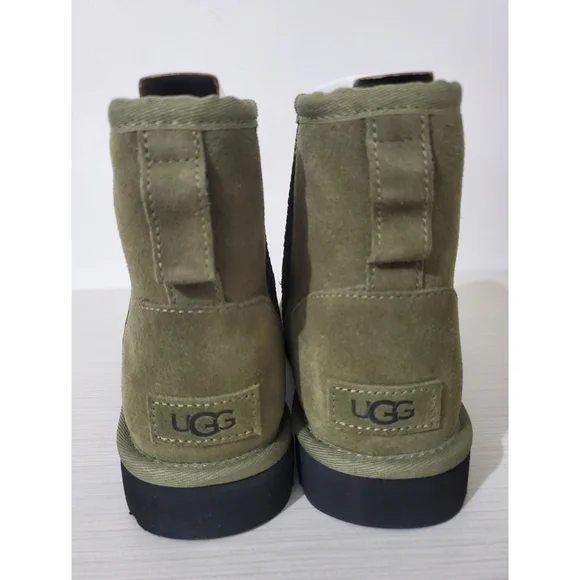 ❗️SOLD❗️Do not buy❗️UGG Australia Classic Mini Logo Sheepskin Boots - Picture 7 of 14